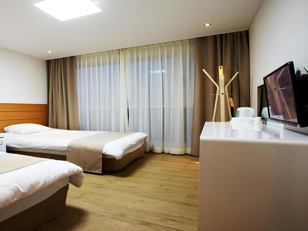 Ewha Hotel เมืองเชจู ภายนอก รูปภาพ